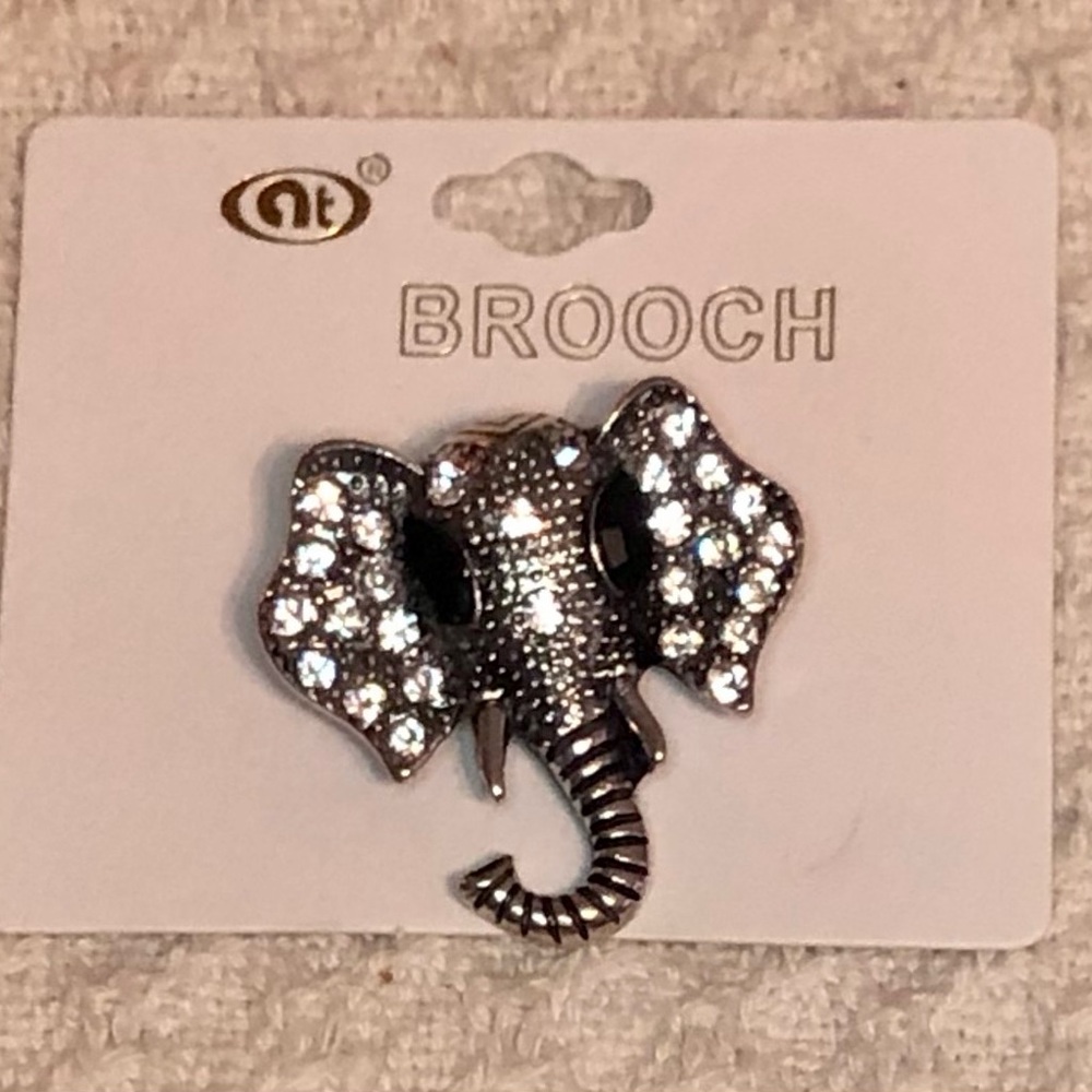 Sparkling Silvertone Elephant Brooch with Rhinestones, black eyes NEW